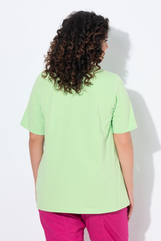 T-shirt en coton bio. Col rond et manches courtes. Coupe évasée
