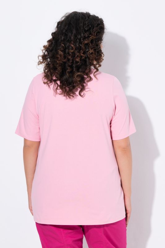T-shirt en coton bio. Col rond et manches courtes. Coupe évasée