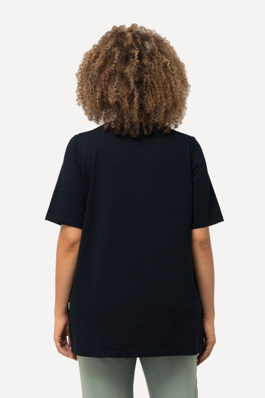 T-shirt à coupe évasée. Décolleté en V et manches courtes