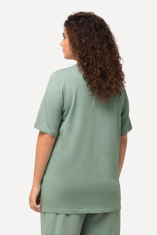 T-shirt à coupe évasée. Décolleté en V et manches courtes