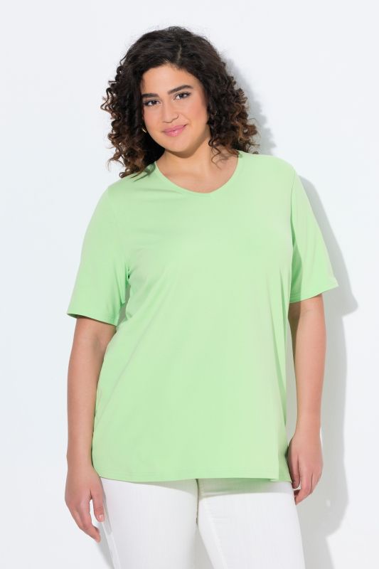 T-shirt à coupe évasée. Décolleté en V et manches courtes