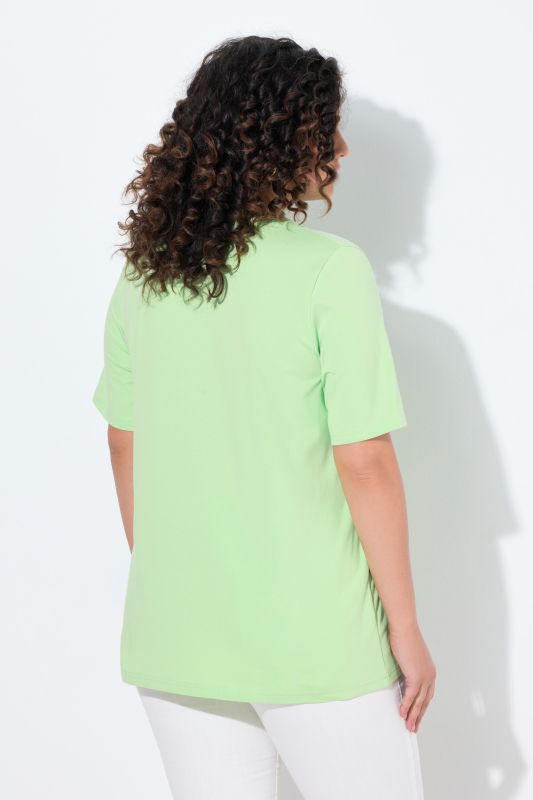 T-shirt à coupe évasée. Décolleté en V et manches courtes