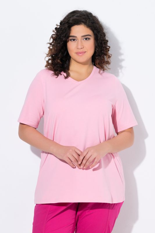 T-shirt à coupe évasée. Décolleté en V et manches courtes