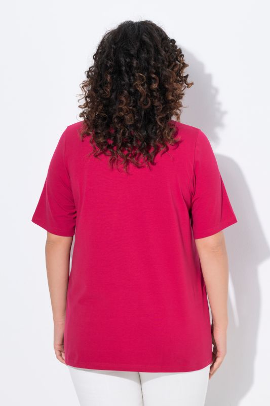 T-shirt à coupe évasée. Décolleté en V et manches courtes