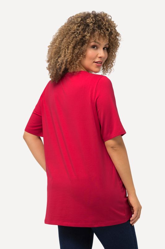 T-shirt à coupe évasée. Décolleté en V et manches courtes