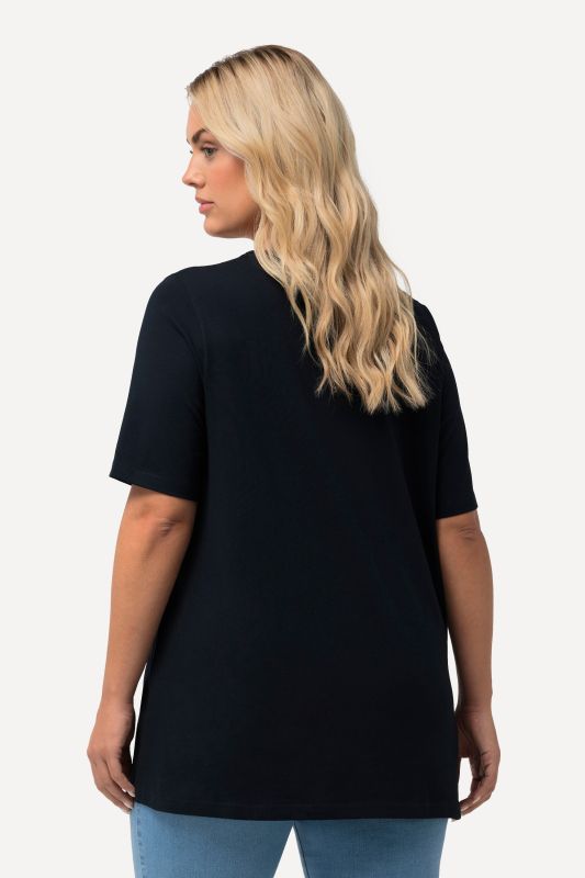 T-shirt à manches courtes et col carré. Coupe évasée