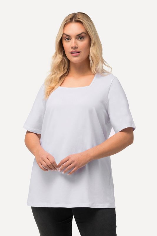 T-shirt à manches courtes et col carré. Coupe évasée