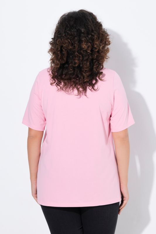 T-shirt à manches courtes et col carré. Coupe évasée
