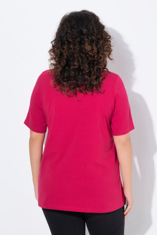 T-shirt à manches courtes et col carré. Coupe évasée