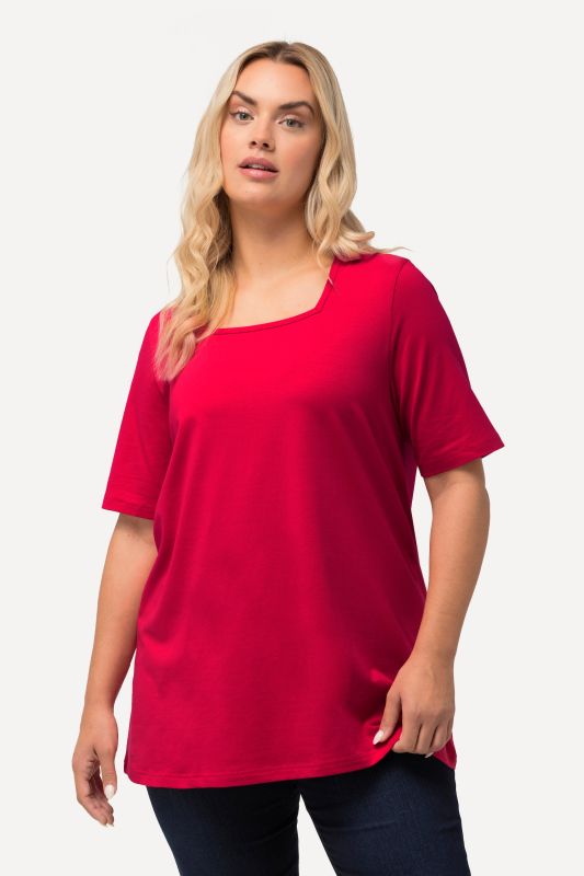 T-shirt à manches courtes et col carré. Coupe évasée