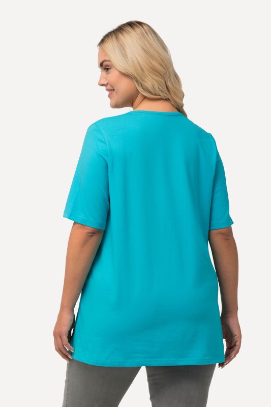 T-shirt à manches courtes et col carré. Coupe évasée