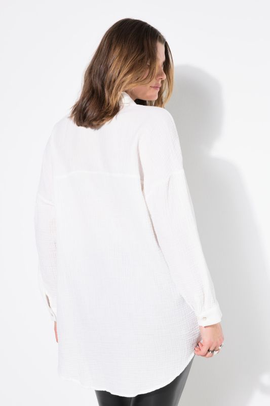 Chemisier en mousseline, oversize. Col classique, manches longues