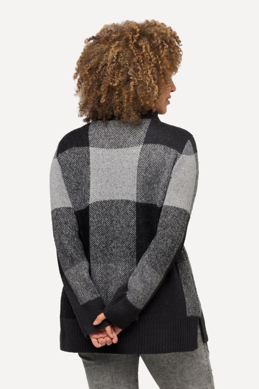 Pull à col montant et manches longues, motif à carreaux