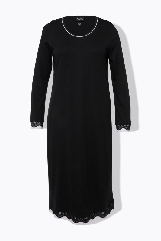 Chemise de nuit oversized, avec dentelle. Col rond et manches longues.