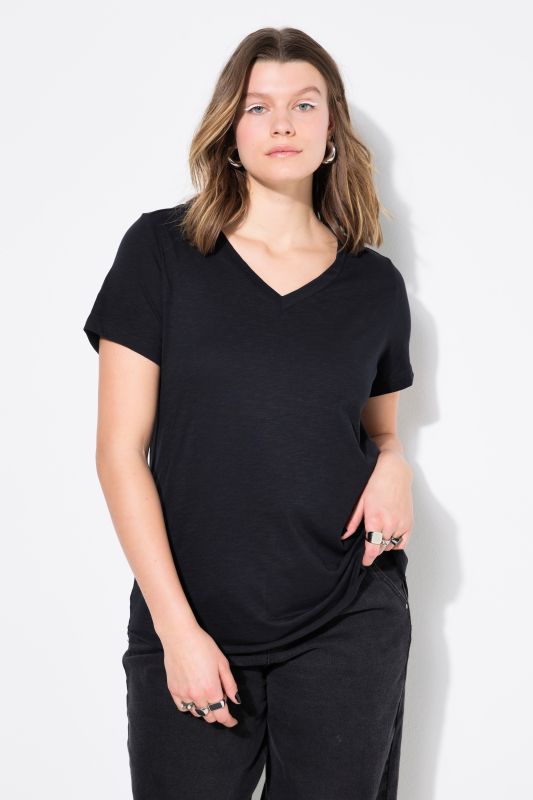 T-shirt à manches courtes et encolure V. Coupe Wide Classic Fit