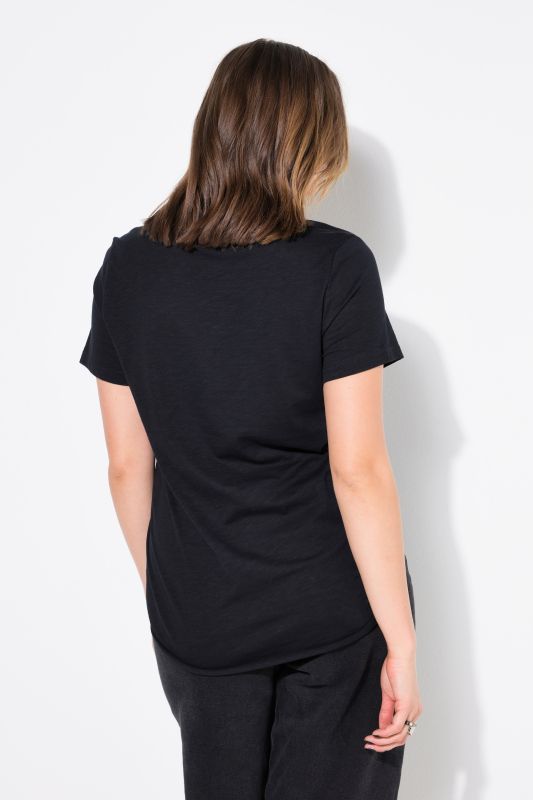 T-shirt à manches courtes et encolure V. Coupe Wide Classic Fit