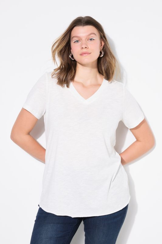 T-shirt à manches courtes et encolure V. Coupe Wide Classic Fit