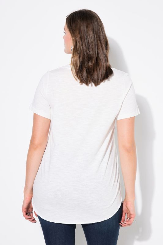 T-shirt à manches courtes et encolure V. Coupe Wide Classic Fit