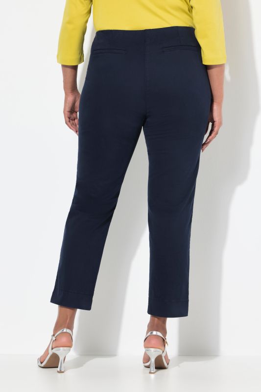 Pantalon, jambe slim. Taille élastique. Plis fantaisie. Petites fentes aux chevilles