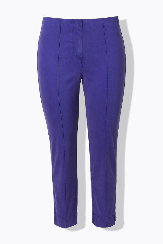 Pantalon, jambe slim. Taille élastique. Plis fantaisie. Petites fentes aux chevilles