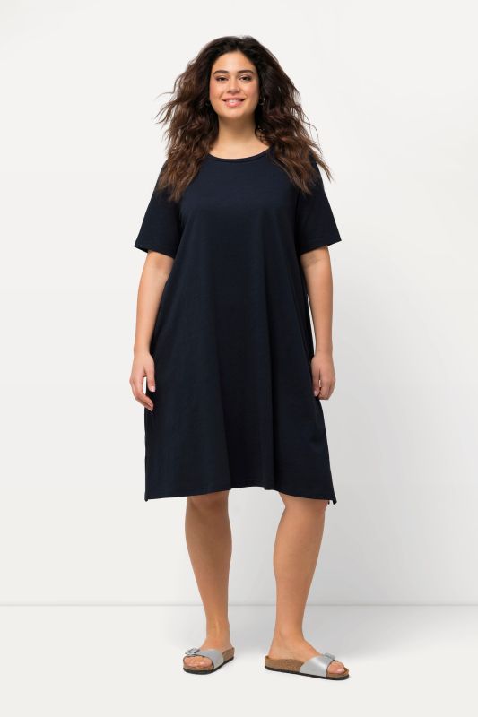 Robe en jersey avec poches, coupe évasée, col rond et manches courtes