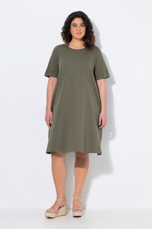 Robe en jersey avec poches, coupe évasée, col rond et manches courtes