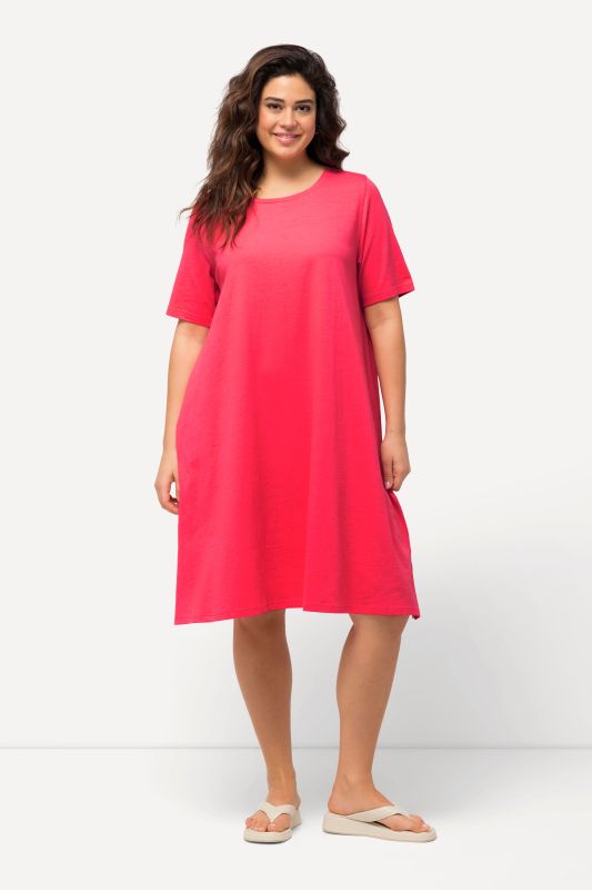 Robe en jersey avec poches, coupe évasée, col rond et manches courtes