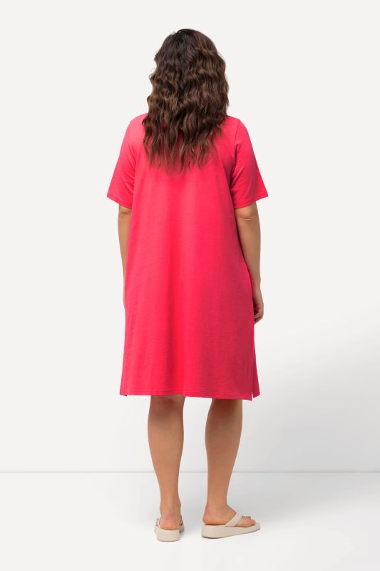 Robe en jersey avec poches, coupe évasée, col rond et manches courtes