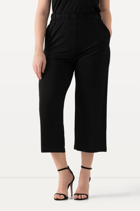 Jupe-culotte en maille fluide. Longueur mollet, jambe large. Taille élastique