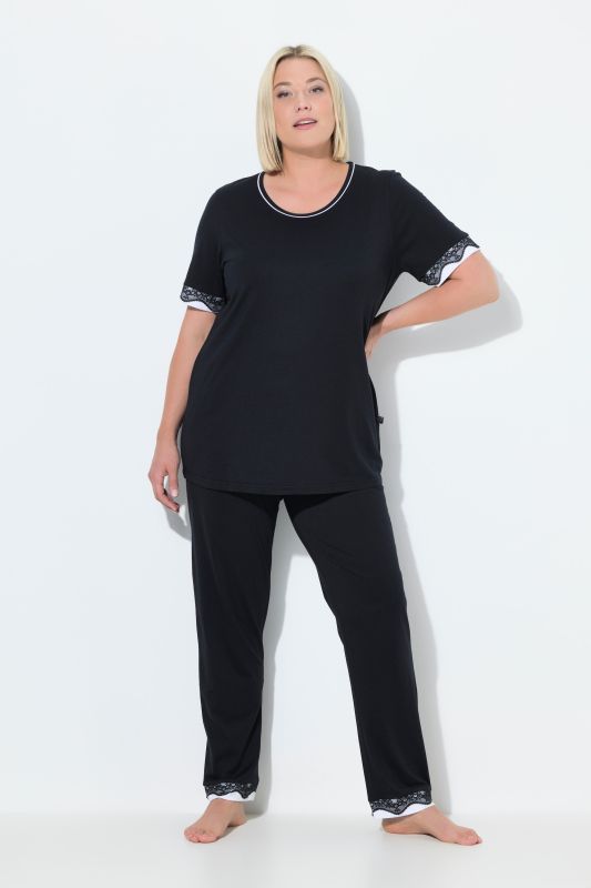 Pyjama deux pièces, T-shirt décolleté rond et manches courtes, liserés en dentelle