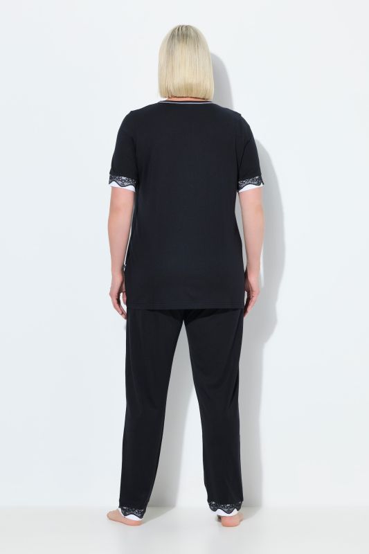 Pyjama deux pièces, T-shirt décolleté rond et manches courtes, liserés en dentelle
