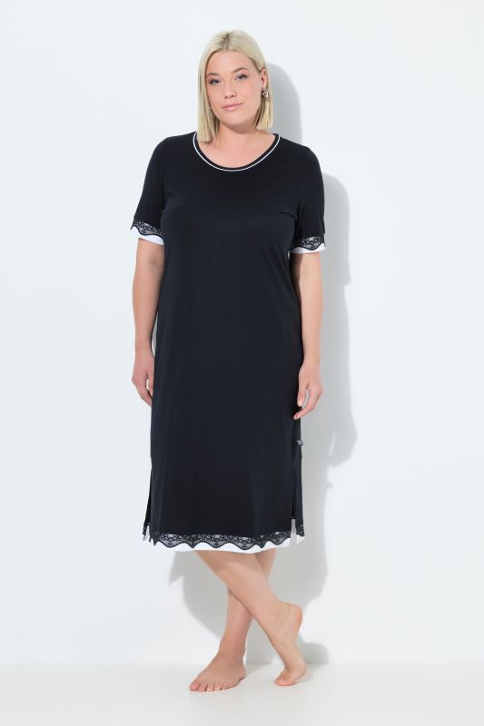 Chemise de nuit décolleté rond et manches courtes, liserés en dentelle