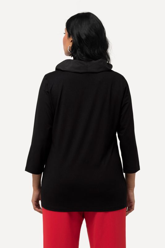Blouse collection Classic. Encolure V et manches 3/4. Col en taffetas