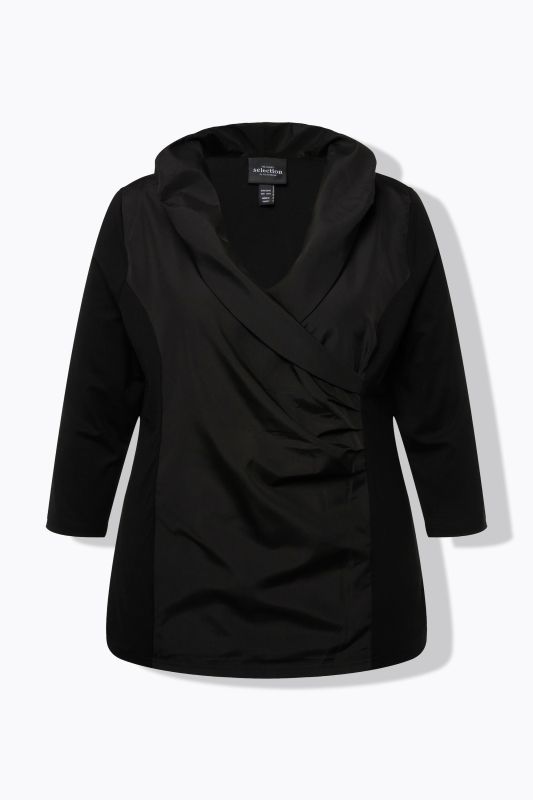 Blouse collection Classic. Encolure V et manches 3/4. Col en taffetas