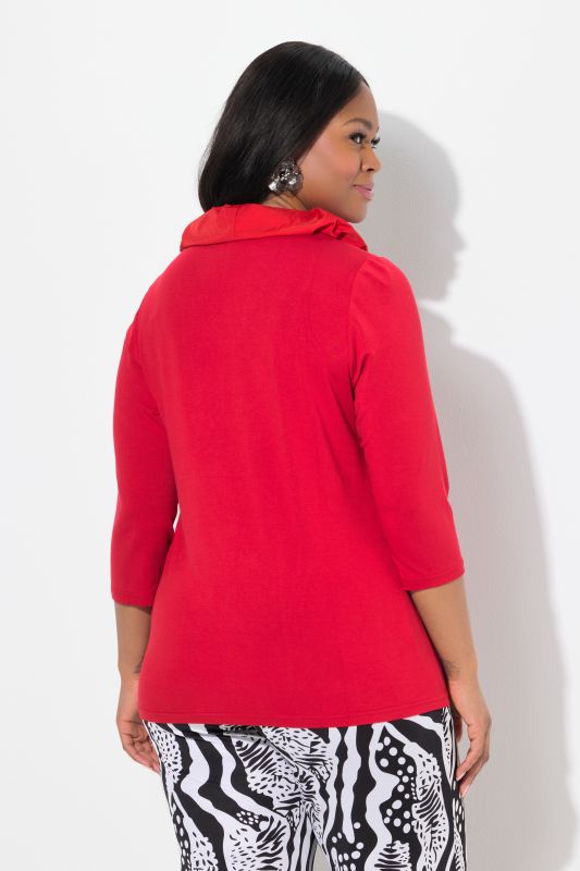 Blouse collection Classic. Encolure V et manches 3/4. Col en taffetas