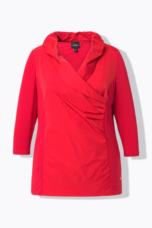 Blouse collection Classic. Encolure V et manches 3/4. Col en taffetas