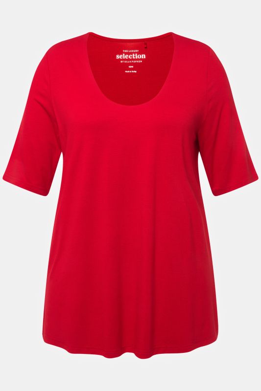 T-shirt à col V et manches courtes. Doublé sur le devant
