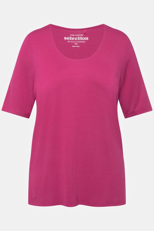 T-shirt à col V et manches courtes. Doublé sur le devant