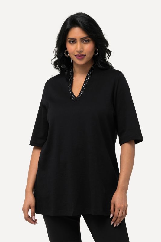 T-shirt à col cygne et manches courtes. Coupe évasée