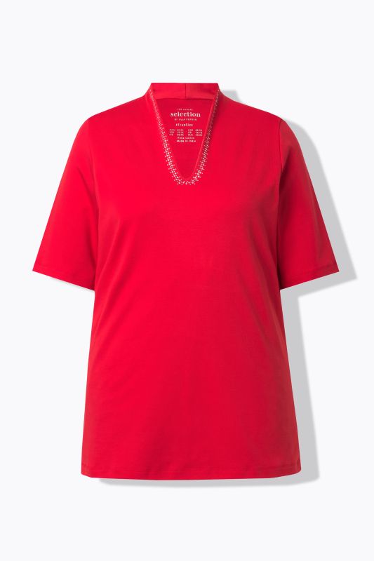 T-shirt à col cygne et manches courtes. Coupe évasée