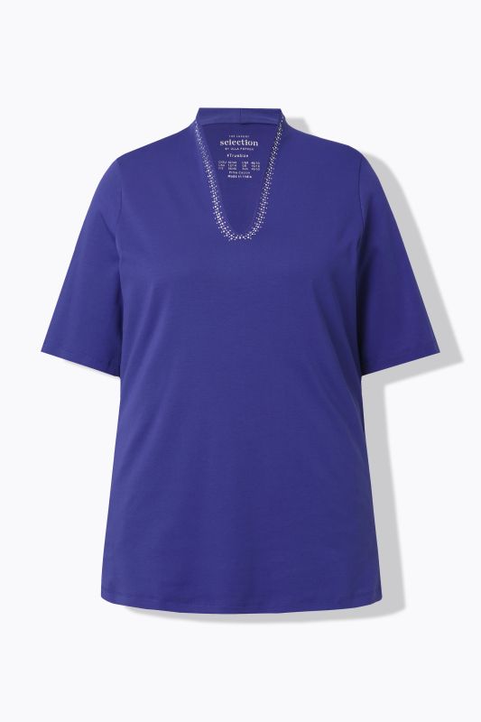 T-shirt à col cygne et manches courtes. Coupe évasée