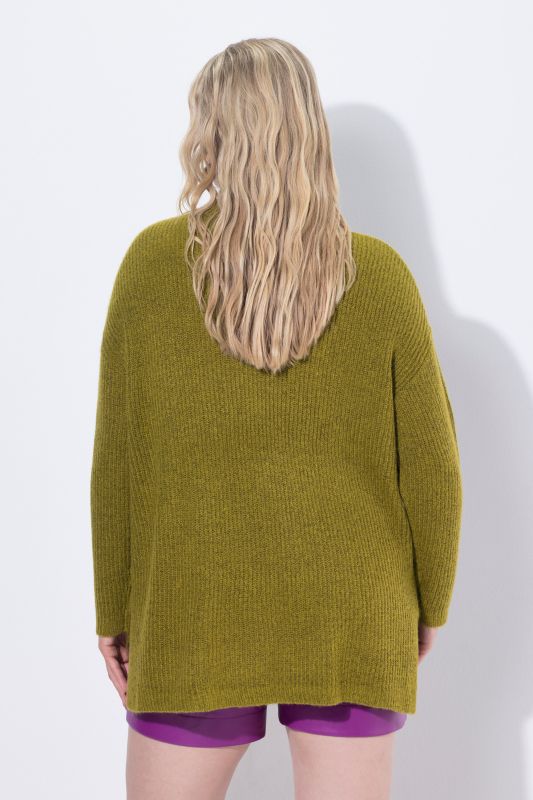 Pull oversized en maille côtelée, col roulé et manches longues