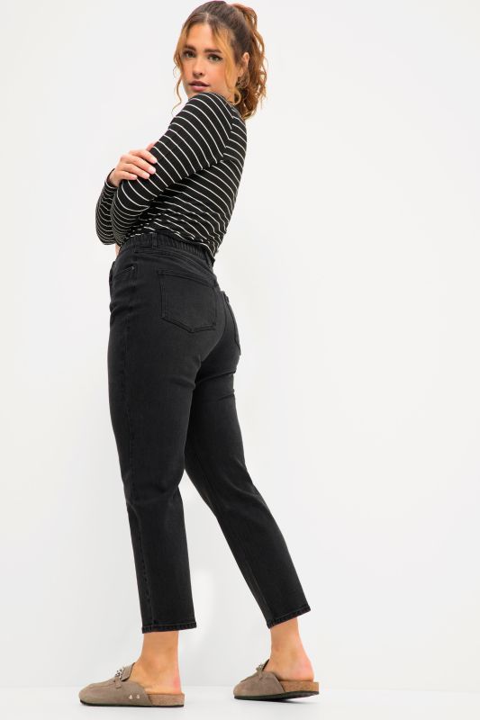 Jean Mom à taille élastique. Coupe jambes larges à 5 poches