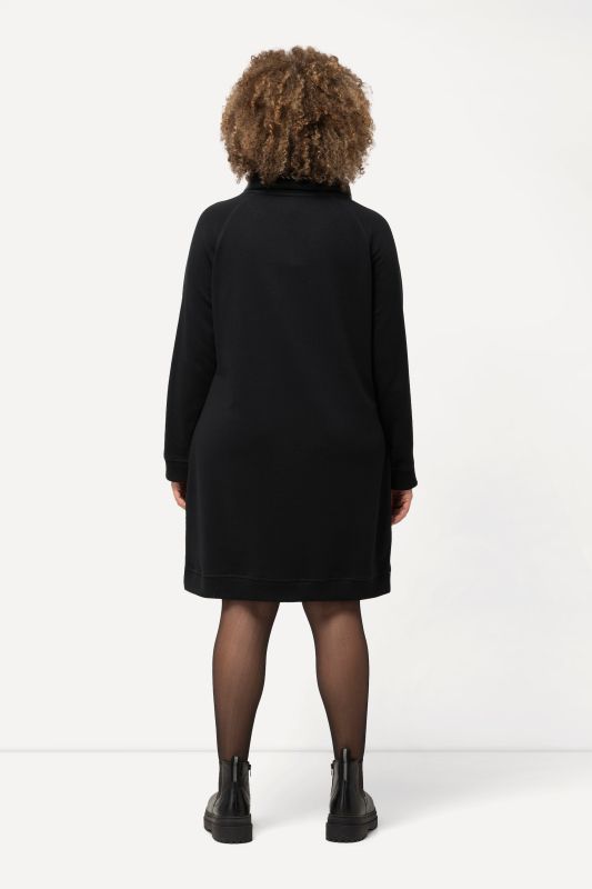 Robe en molleton avec poches, col montant et manches longues