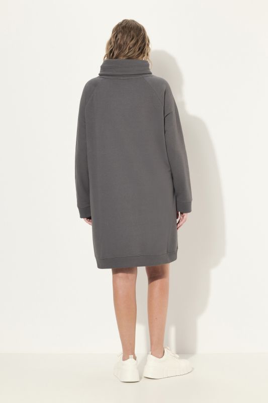 Robe en molleton avec poches, col montant et manches longues
