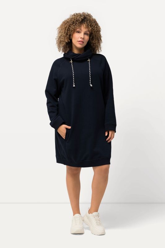 Robe en molleton avec poches, col montant et manches longues