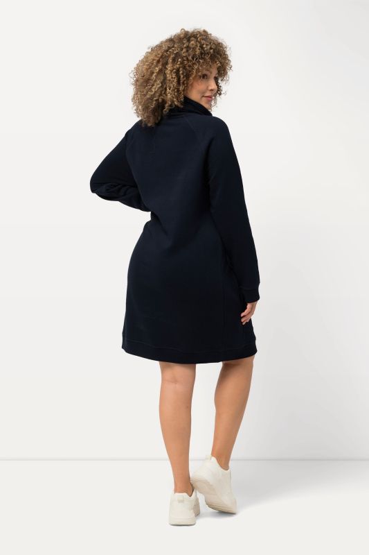 Robe en molleton avec poches, col montant et manches longues