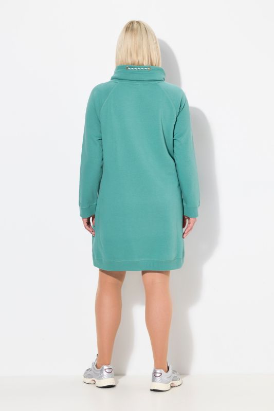 Robe en molleton avec poches, col montant et manches longues