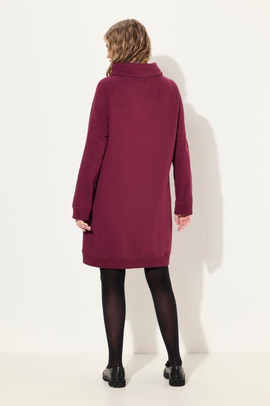 Robe en molleton avec poches, col montant et manches longues