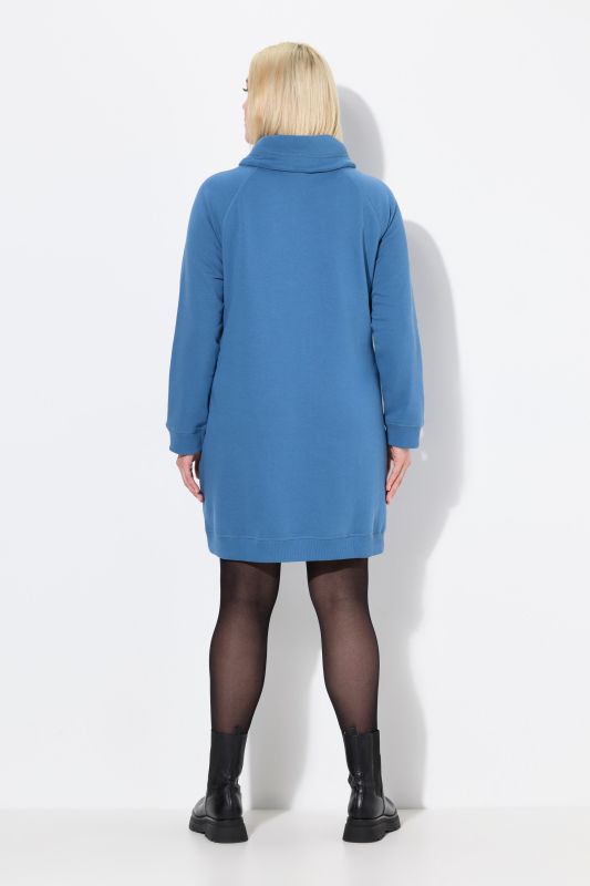 Robe en molleton avec poches, col montant et manches longues